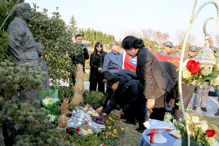 福寿园新四军广场冬至日唱响红歌 微视频缅怀先烈