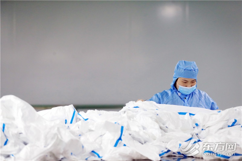 老字号品牌|半个月吃喝拉撒都在厂 上海老字号车间灯火通明