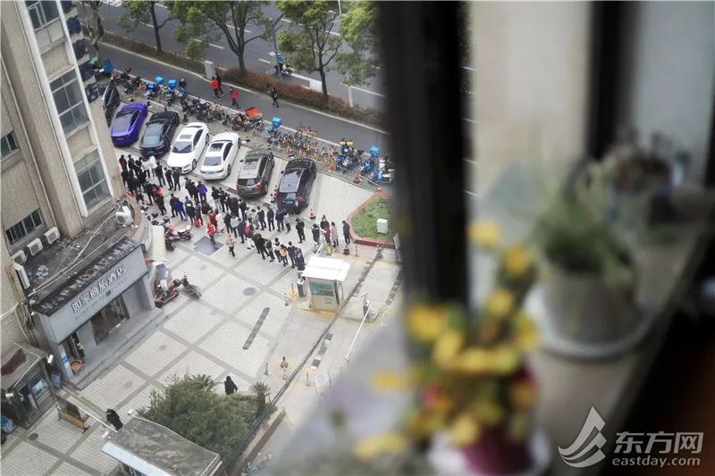 芹菜|浦东封控下的第一天 真实记录上海居民的生活