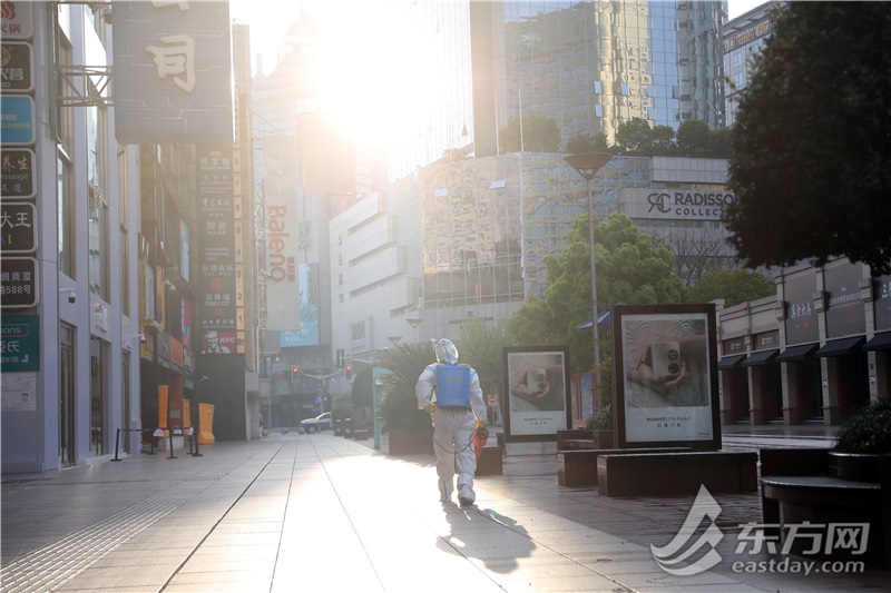消杀|实拍疫情中的上海南京路 如今变成了这样……