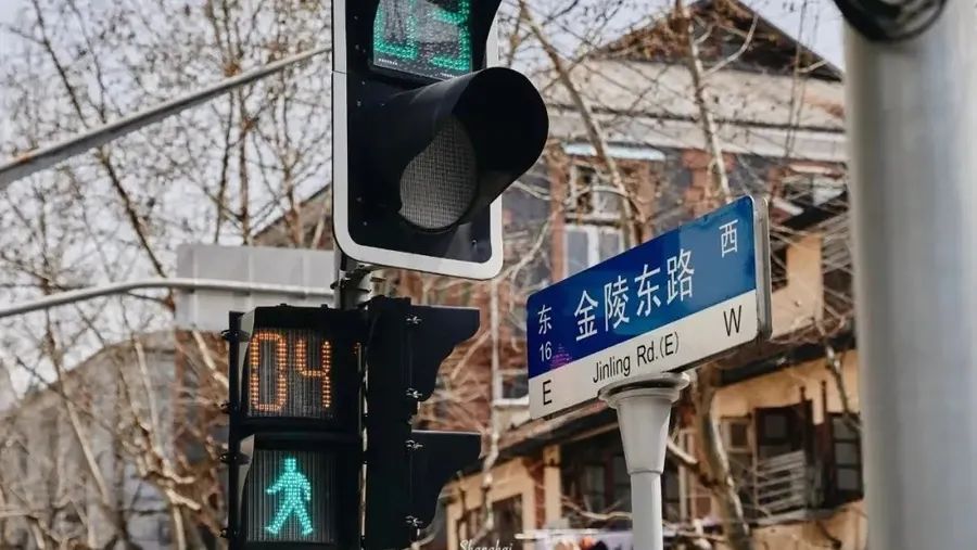 旧改|162岁上海金陵东路沿街里弄旧改后人去楼空