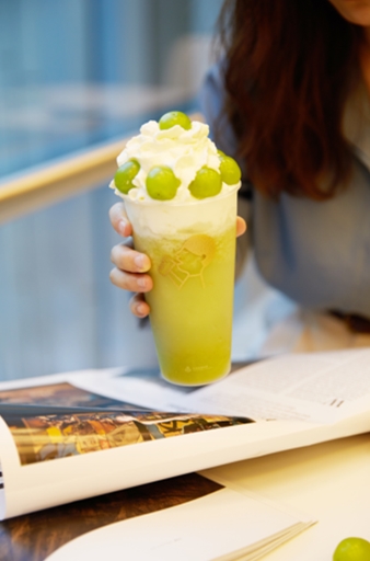 |喜茶为年度爆品推出联名周边,万物皆可多肉青提