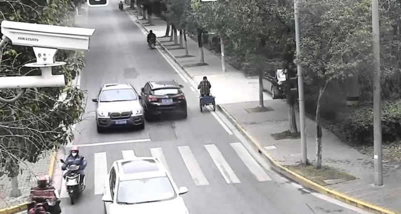 石太路|上海人又要看不下去了!＂酒驾哥＂撞＂假证弟＂还闹腾