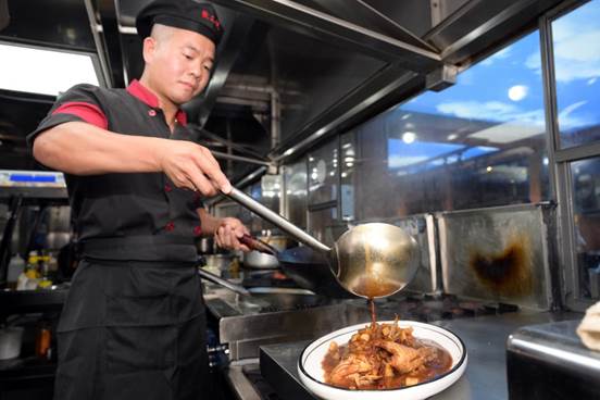 |百年臭鳜鱼“触网”破圈,香飘千万家