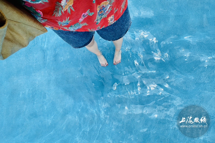 水滑道|实拍!沪上市民玛雅水公园戏水消暑!潜水区惊现"美人鱼"…