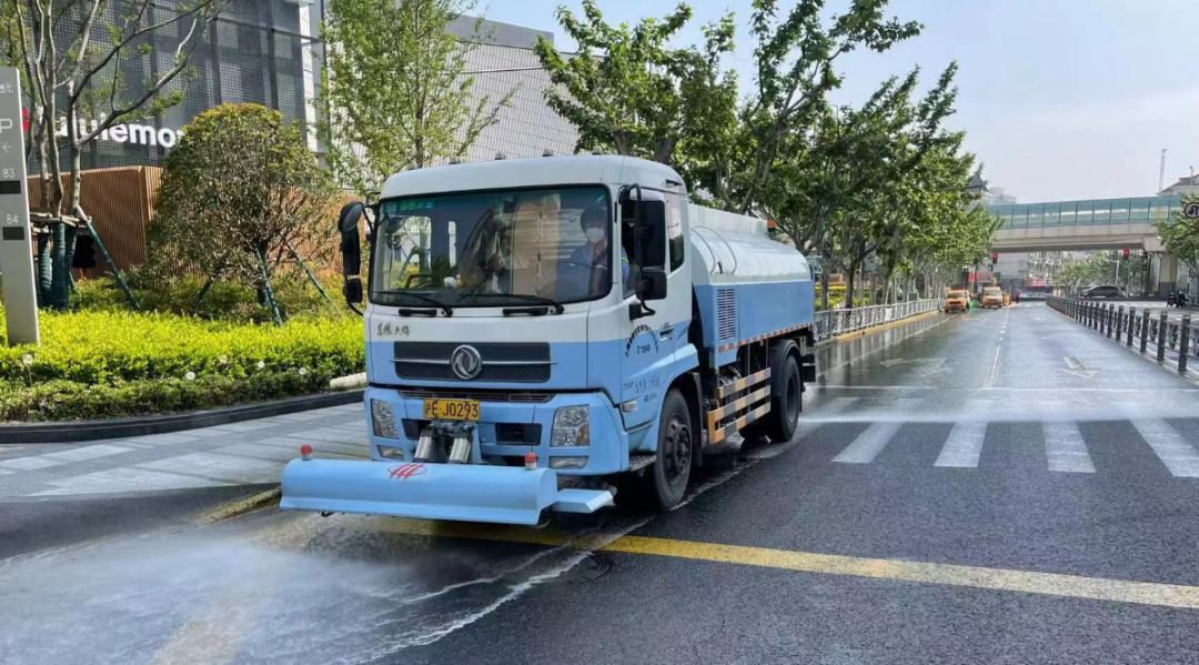 人机结合|实拍!助力复工复产,沪开展公共环境“大冲洗、大清消”行动