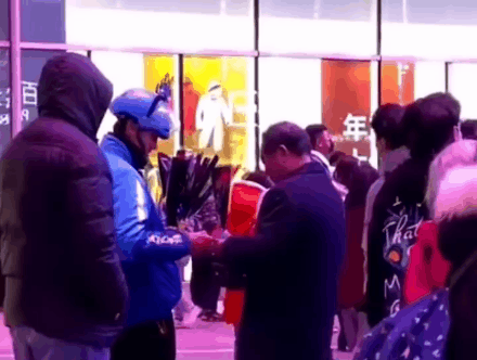 举重|这年头没点儿特长都不敢退休了,看看爷爷奶奶们的日常美好