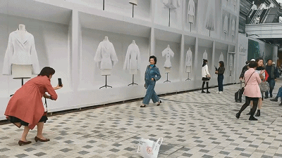 黄金城道|N个阿姨 1个爷叔！继前滩后，上海“拍照团”又转战市中心这条网红步道