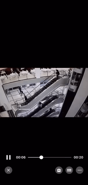 怀抱小孩|上海商场大人怀抱小孩从电梯上坠落?结果真相了