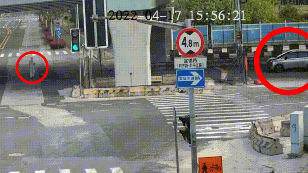 民警|疫情期间使用伪造通行证上路?严查!