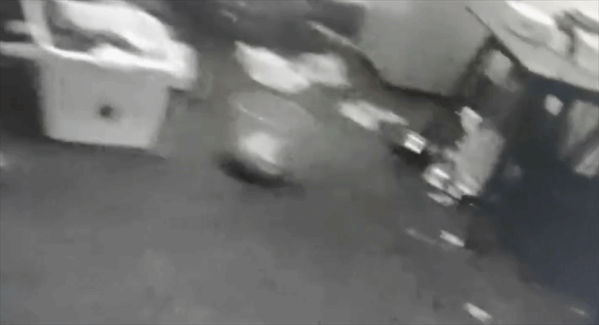 敲门|独居老人“消失”4天,她带人敲门救命!网友:这邻居能处