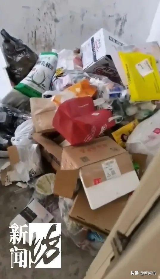 物业服务合同|坐拥上海黄金地段，却有幢“臭臭楼”，居然是楼里居民干的？
