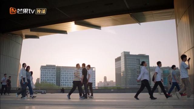 房子|90后女星蜗居老破小引热议！不结婚不买房、被中介诈骗：是我本人