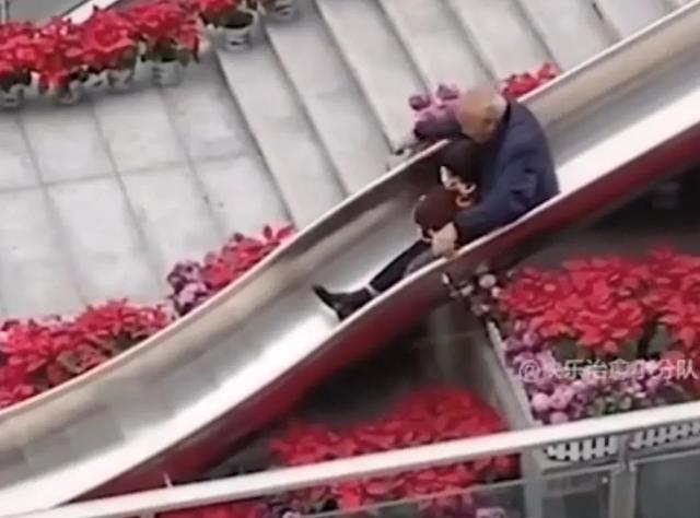 举重|这年头没点儿特长都不敢退休了,看看爷爷奶奶们的日常美好