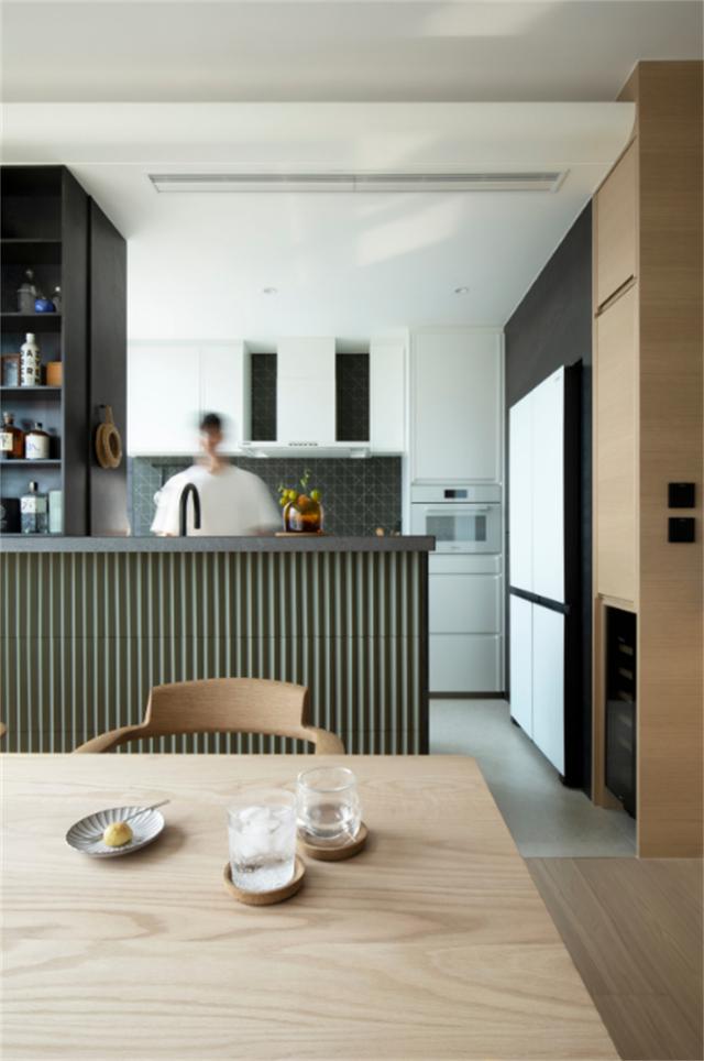 超多|这位90后男主很有眼光,买下被人嫌弃的顶层,装修后被超多人羡慕