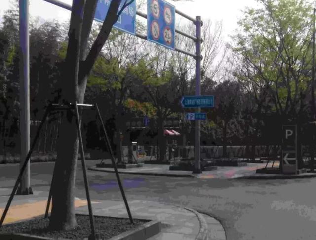 小型车|收藏！上海各大火车站、机场停车库位置、收费标准都在这→