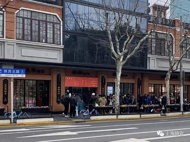 咸汤圆|元宵将至,供不应求!老字号点心店取消堂食,把操作间搬进大堂