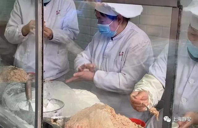 咸汤圆|元宵将至,供不应求!老字号点心店取消堂食,把操作间搬进大堂