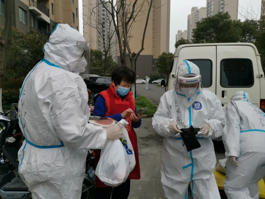 蔬菜|小区被封上海人吃啥成问题?30元套餐有肉有菜