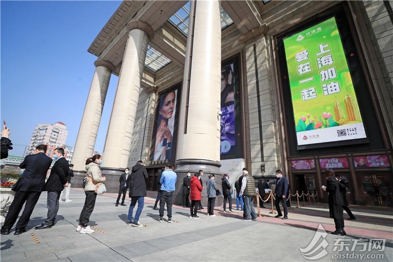 上海环球|上海人买不到菜了?环球港秒变菜场免费送菜了