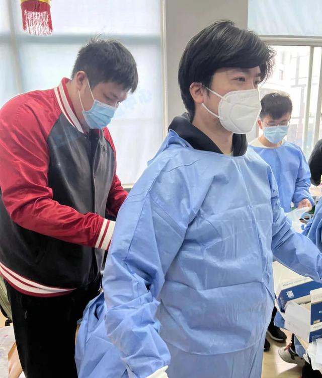 队员|居民不配合、不会做检测怎么办?他们的行为圈粉无数