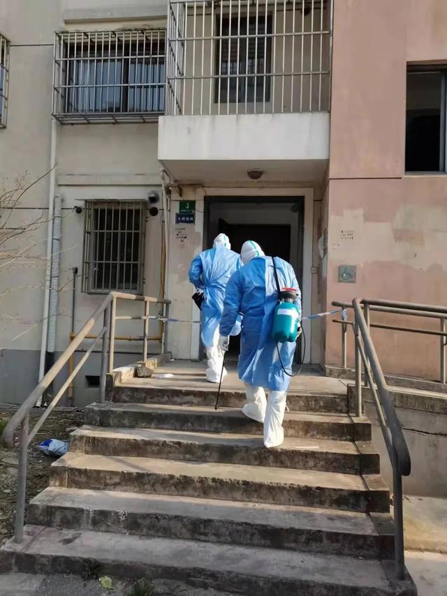 阳性|物资配送、阳性人员转运……“封控楼组”怎么安排?