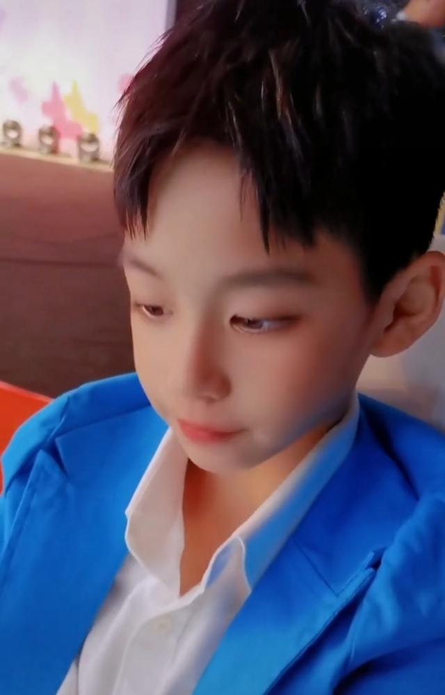 一姐|主持一姐曹颖十岁儿子首主持 工作10小时强度高