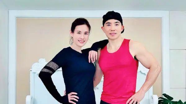 扣篮|全网都等着刘畊宏“批作业”,为什么会突然爆火?