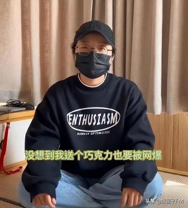 拍客|花五万买巧克力送校友的小姐姐,半个月后仍在被网暴