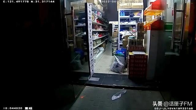 黑骑手|查了!深夜偷偷接单、纵容“黑骑手”送货;伪造通行证,5000元一张