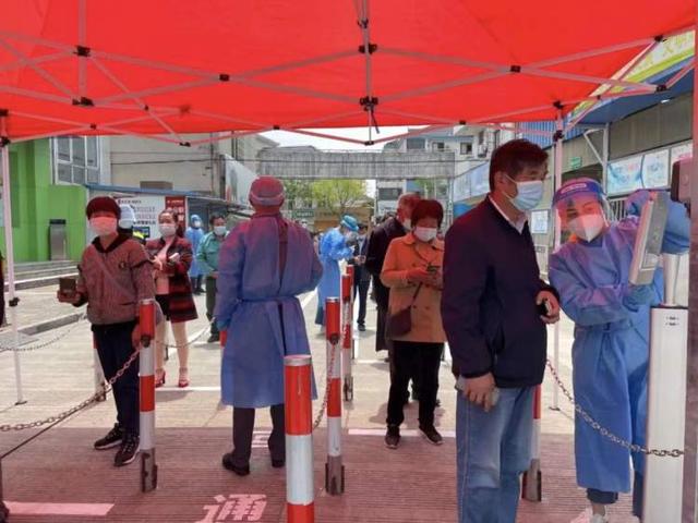 崇明|离正常生活又近了!崇明首批菜场有限开放,部分乡镇实现互通,18个乡镇的超市都开了