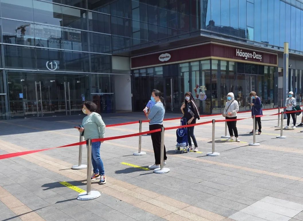 超市门店|直击上海这个区多家超市有序开放 平价蔬菜回来了