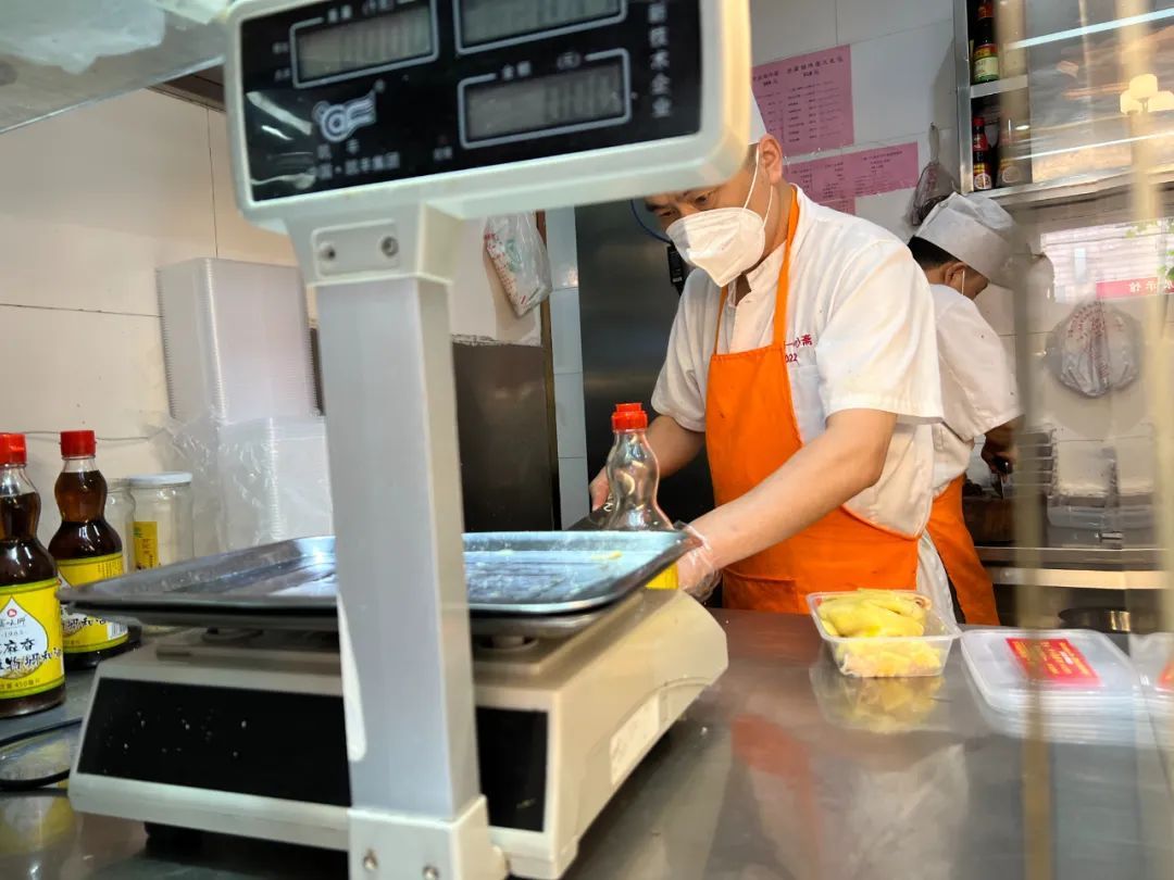 自提|一天卖出4000多只牛肉煎包！杨浦这家老牌饭店恢复外卖、自提