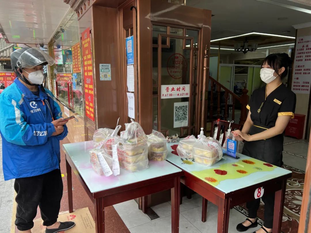 自提|一天卖出4000多只牛肉煎包！杨浦这家老牌饭店恢复外卖、自提