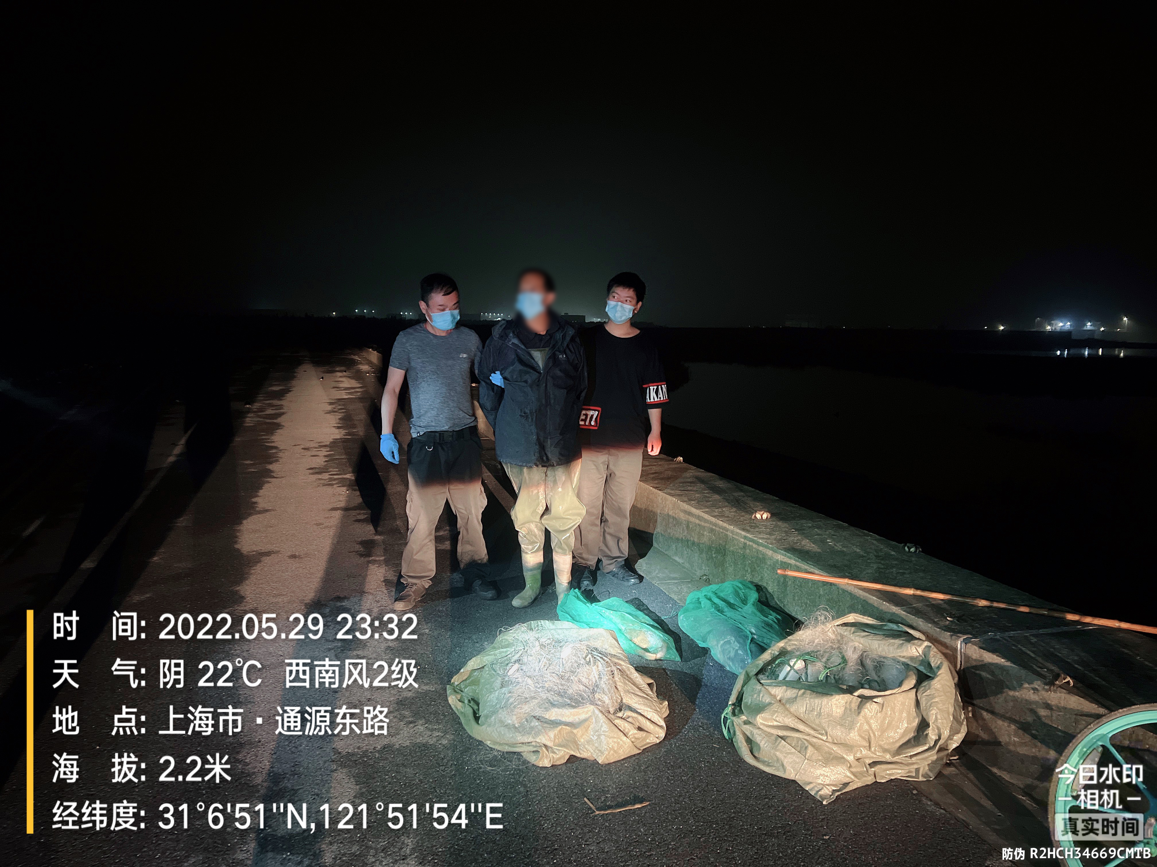 刑事强制措施|上海警方10天破获7起非法捕捞案，16人被采取刑事强制措施