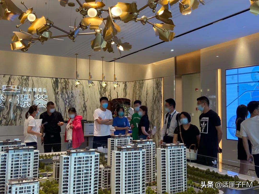 购房者|上海楼市重启：今年第二批集中入市的新房供应充足，售楼处的购房者又回来了