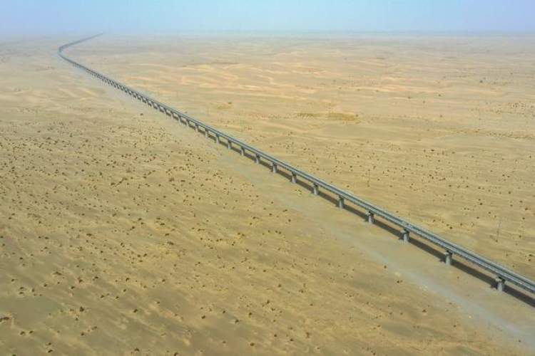 哈哈哈哈|列车印着“哈哈哈哈”上热搜,最快乐的列车有了,最绝美浪漫的呢?