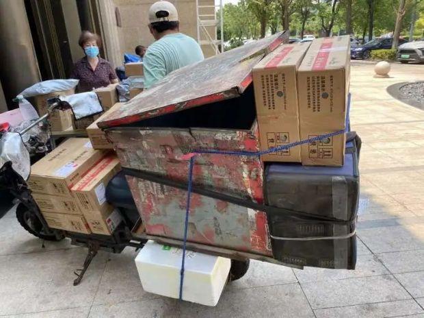 返回首页|高温天里买来的冰淇淋化了,赔吗?记者测评六大平台尺度不一