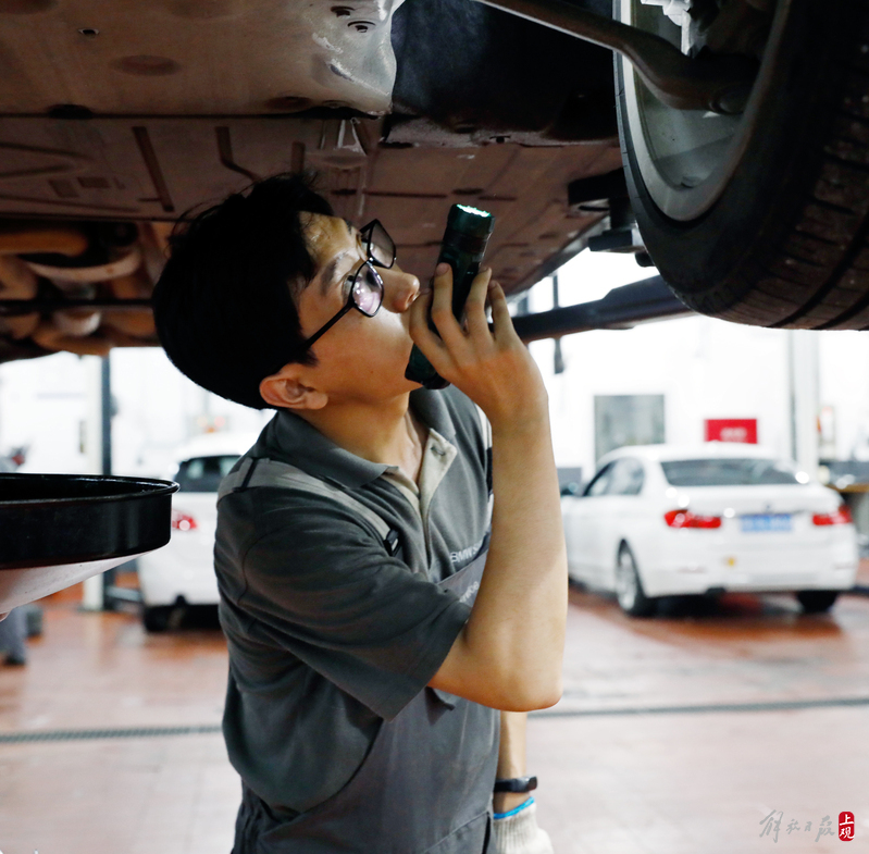 维修车间|酷暑带火汽车保养市场 沪4S店维修车间一席难求