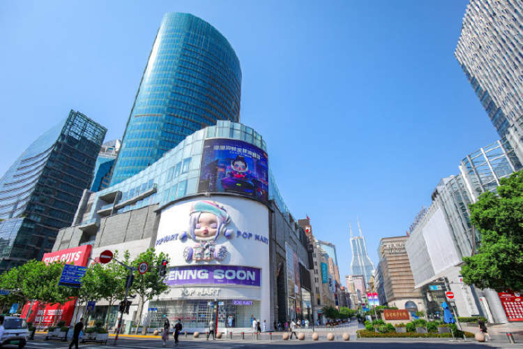 手办|泡泡玛特全球最大旗舰店开得静悄悄,年轻人不喜欢盲盒的快乐了吗?