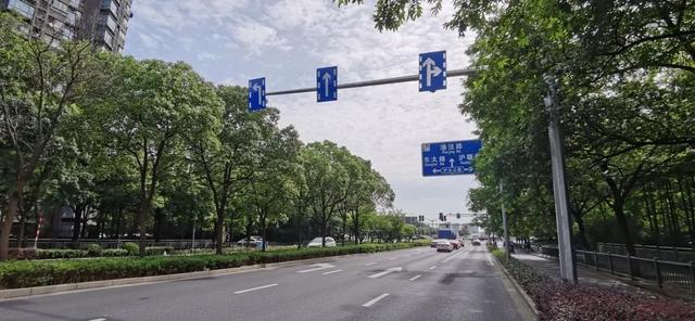 夏令热线|赞!那些让你闹心的路口终于不堵了!【夏令热线】