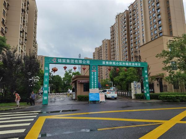 防水层|施工方“省”了防水层?上海多个小区外墙铲除大修后出现渗漏