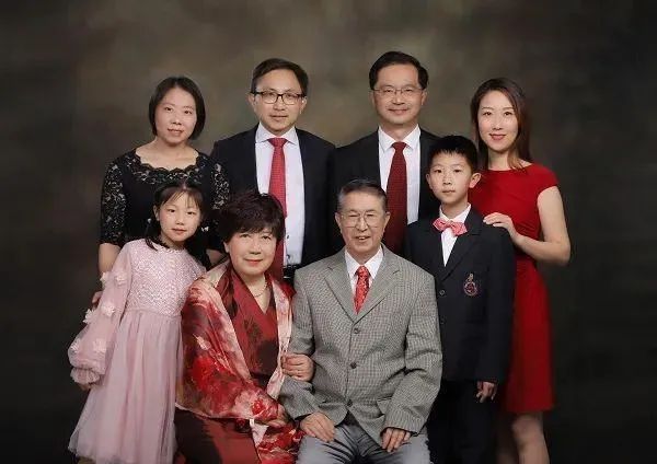 临床思维|沪上这一家4代11人从医,聚餐像全科会诊!网友:还缺亲戚不?