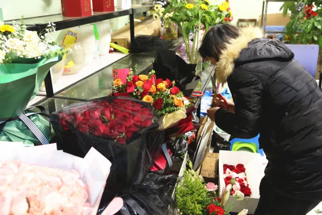 双节|批发商:卖花近20年,今年玫瑰最贵!你还送得起吗?