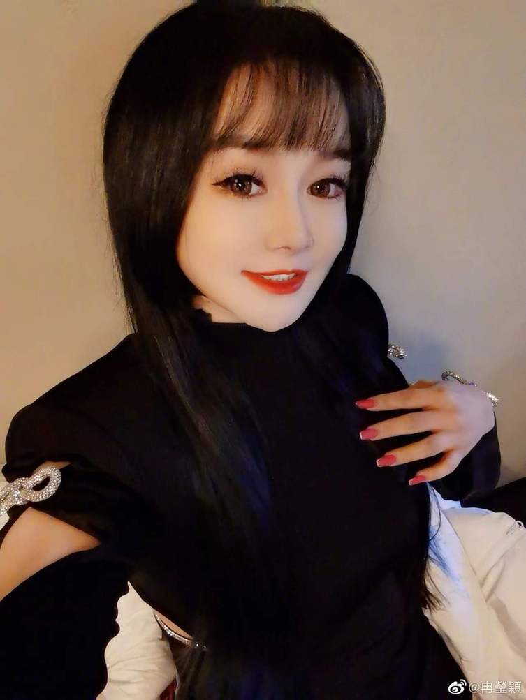 豪宅|冉莹颖罕晒豪宅院子 大眼睛瓜子脸近照美似少女