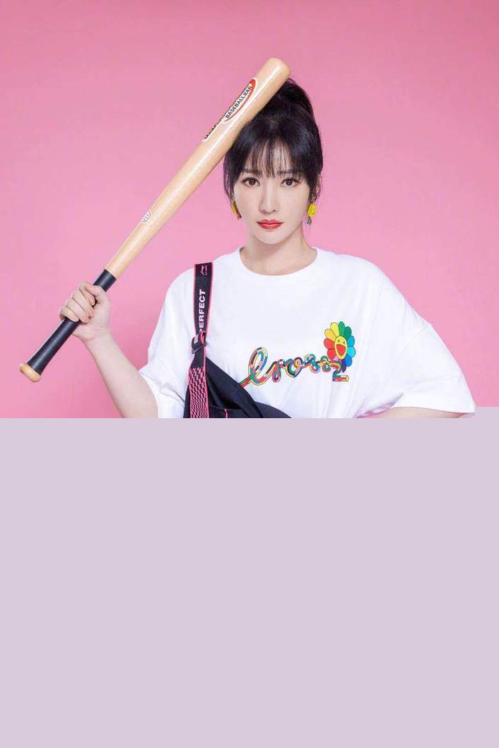 背带裤|柳岩棒球大片元气靓丽 扎高马尾穿背带裤扮嫩