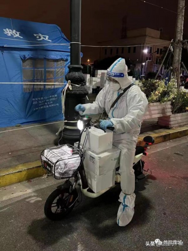 小区物业|上海康城拒收京东快递?后续:预计今天起将有4名快递小哥进驻小区