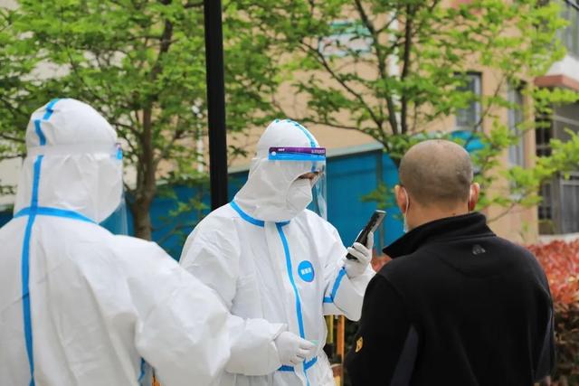 Tony|这位“Tony老师”身兼数职，还发动了全家总动员