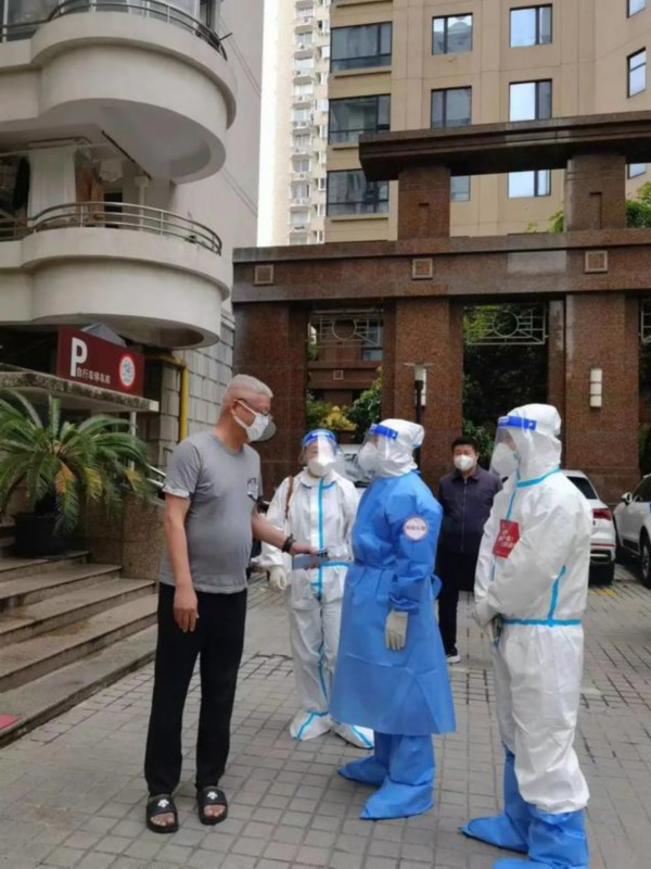 好邻居|83户居民,10天物资,免费赠送!这位“中国好邻居”藏不住了