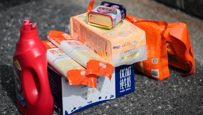 小区|小区克扣居民抗疫礼包物资?供应商:系操作失误多放,已发的赠予居民